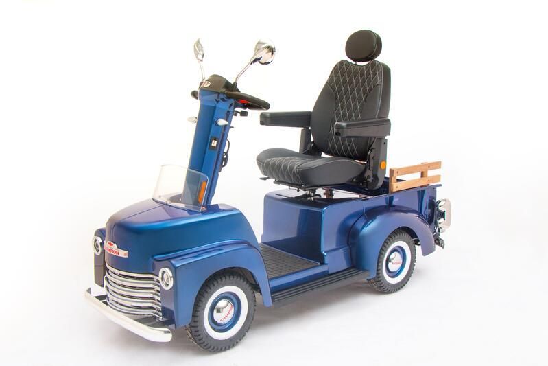 Vintage Mobility Champion 57 auf weißem Hintergrund